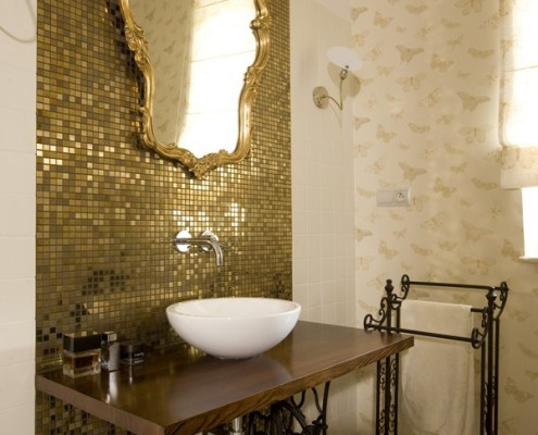 Łazienka w kolorze złota
