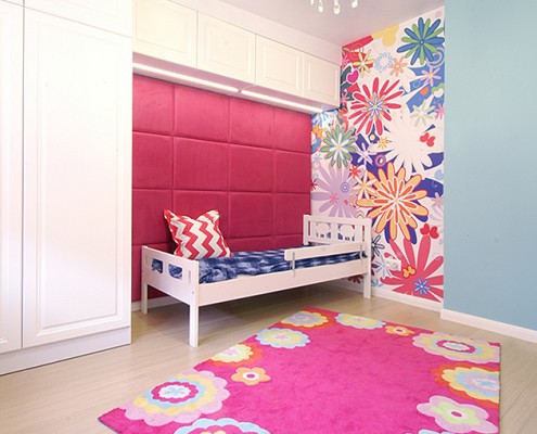 Biało-różowy pokój dla dziewczynki Home and Living Wnętrza