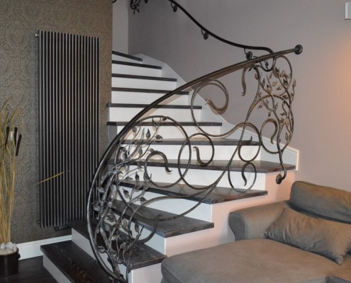 Stylowe schody w salonie Alab balustrady i schody
