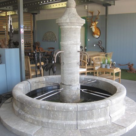 Stone026 Okrągła fontanna w klasycznym stylu