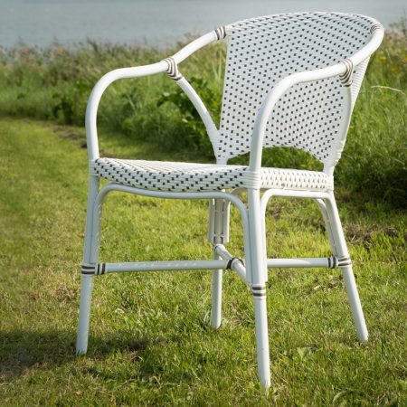 Białe krzesła ogrodowe z klasyczną nutą 7176CPWH ALU Valerie_vand meble Sika