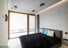 Minimalistyczna sypialnia z tarasem