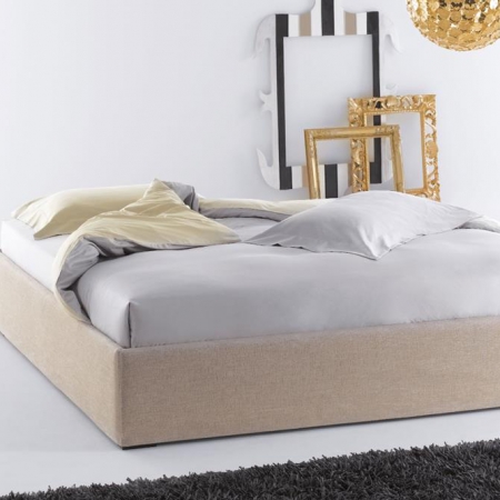 Minimalistyczne łóżko Sommier Panarea